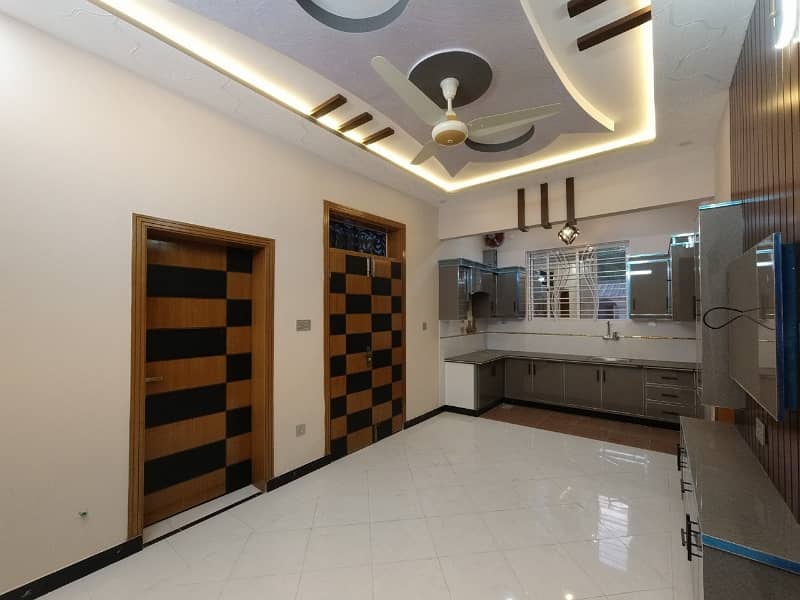 On Excellent Location House Of 5 Marla Available In Afshan Colony 33