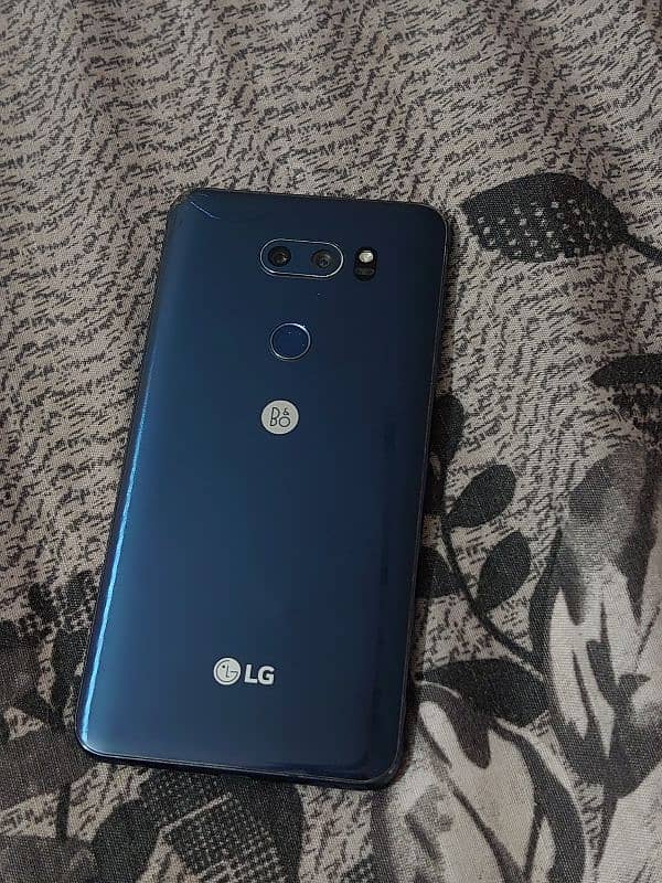 lg v 30 thinq 64 gb 1