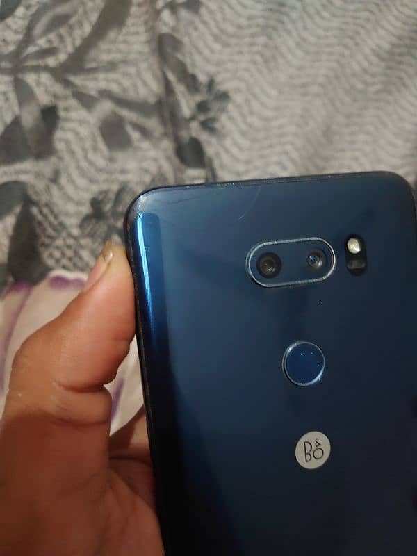 lg v 30 thinq 64 gb 2