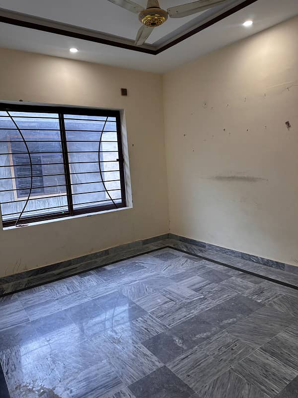 BACHELOR FLAT FOR RENT LOCATION CHAKLALA SCHEME 3 5