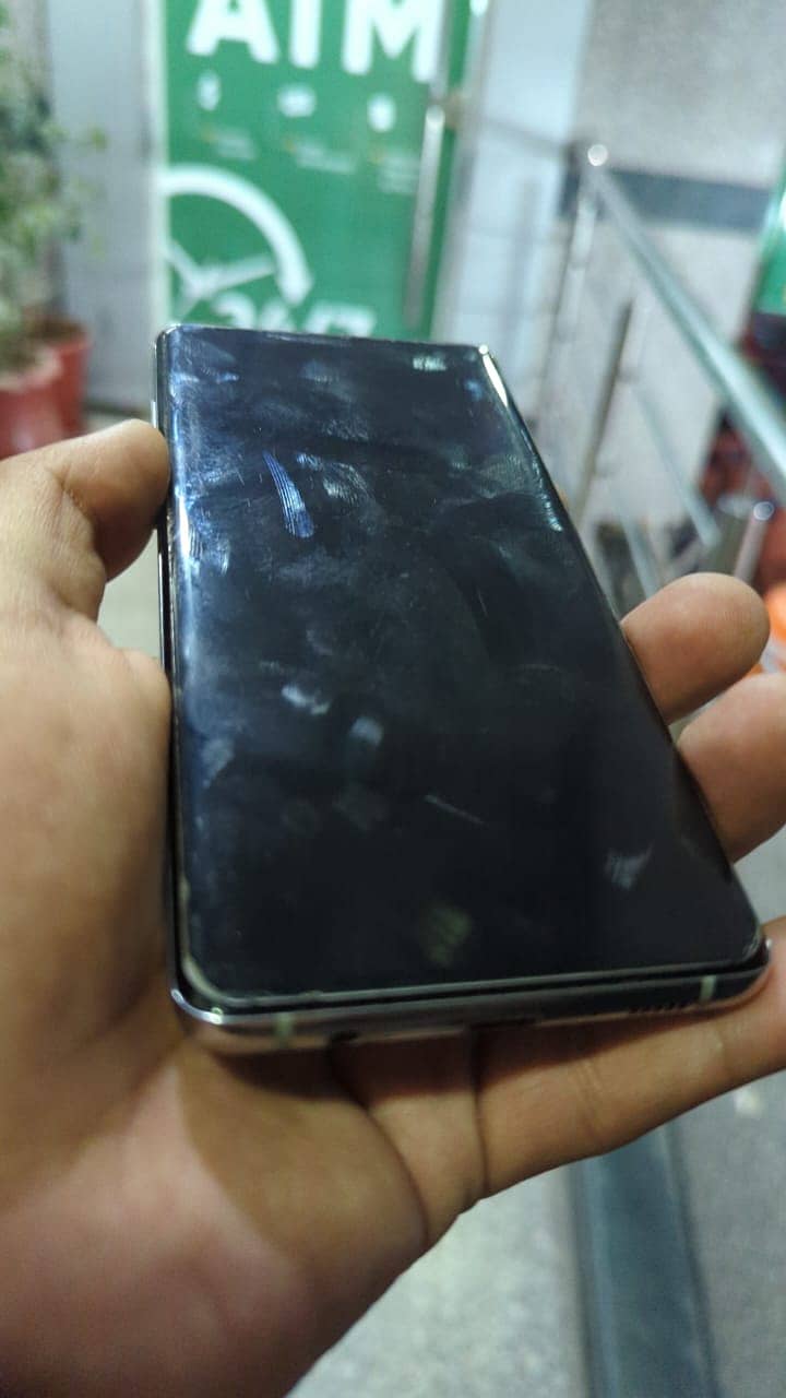 Samsung Galaxy S10 8/128 in decent condition 2