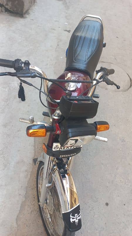 HONDA CD 70 Model 2024 . . . . 5