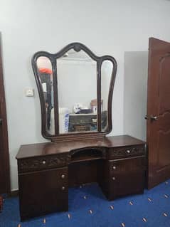 King size dressing table