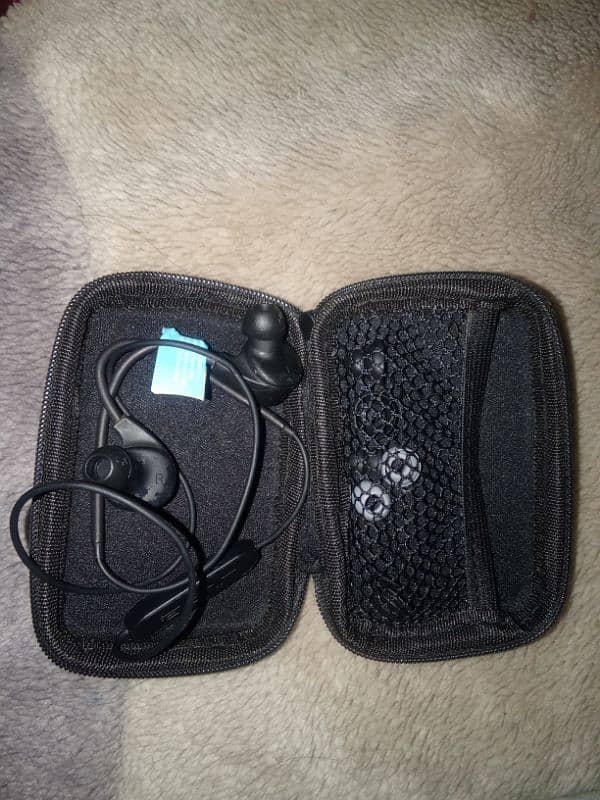 Shokz handphone and Jlab ear buds is available 1