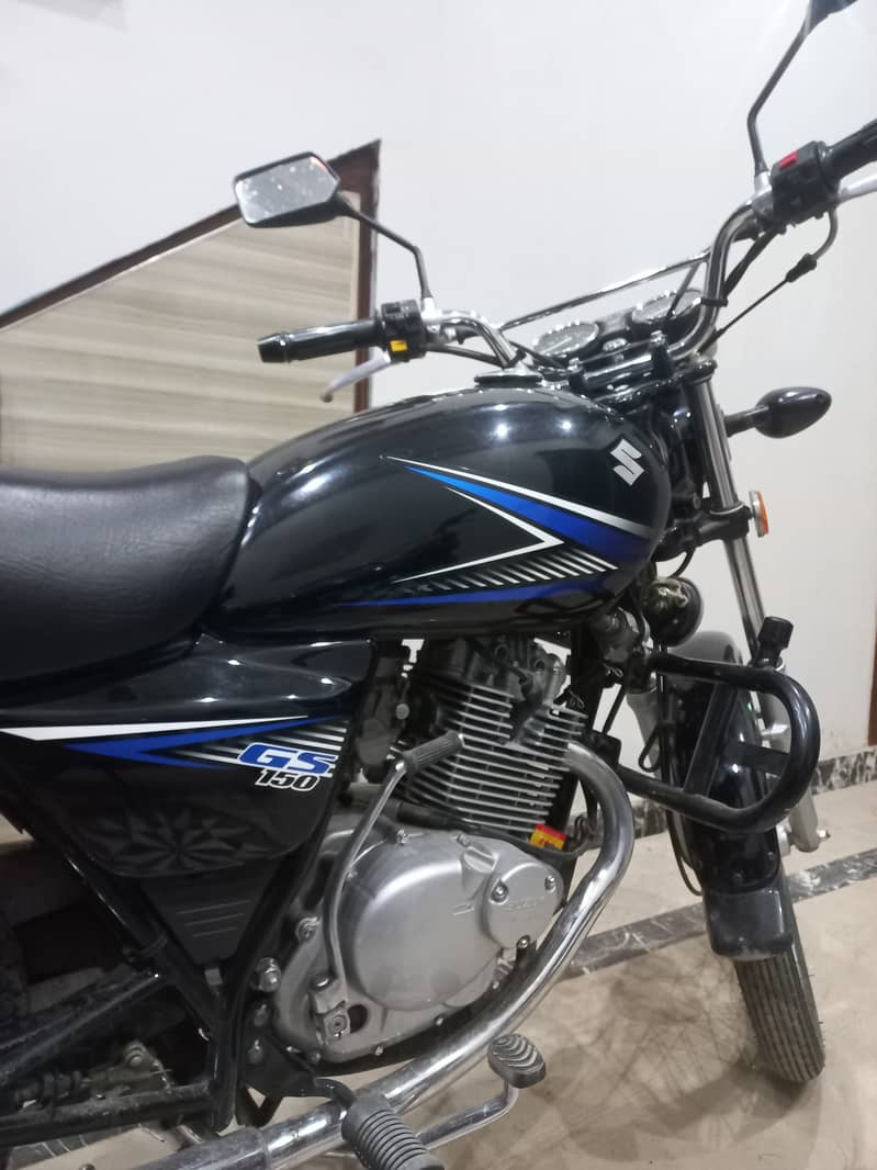 Suzuki GS 150 2023 4