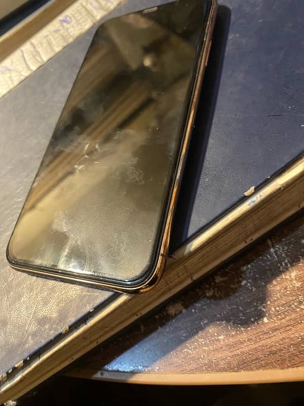 Iphone 11 pro max Golden 1