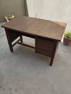 Computer table