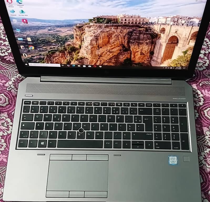 HP Z-BOOK COR I7 0