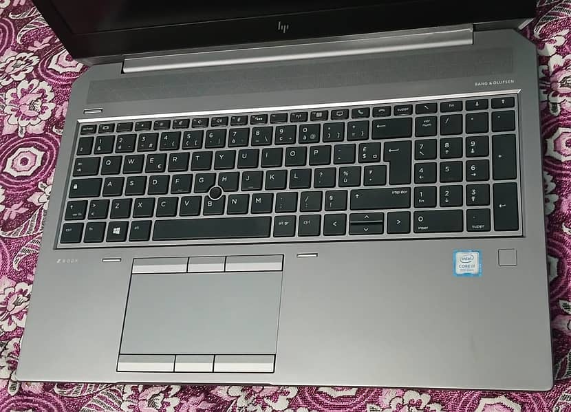 HP Z-BOOK COR I7 7