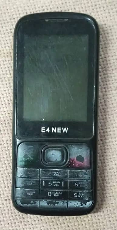 Qmobile E4 Dual Sim (Basic Phone) 1