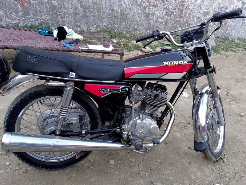 Honda 125 old gold 3