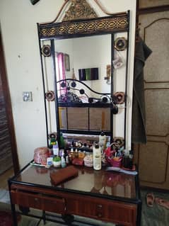 iron dressing table