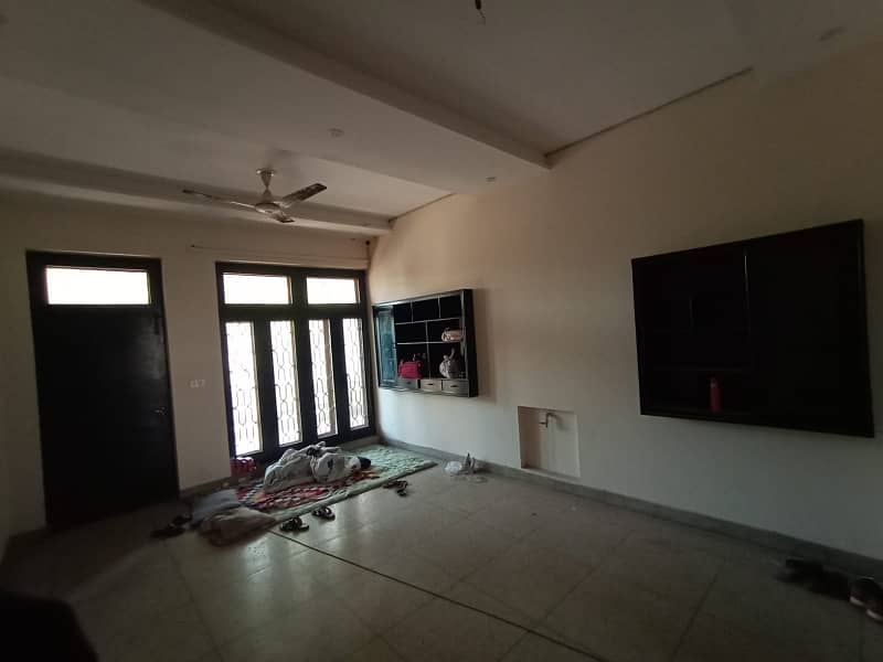 1 Kanal Upper Portion Available for Office 9