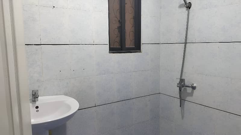 1900 Square Feet Flat Up For sale In Gulshan-e-Jauhar- Block 10 9