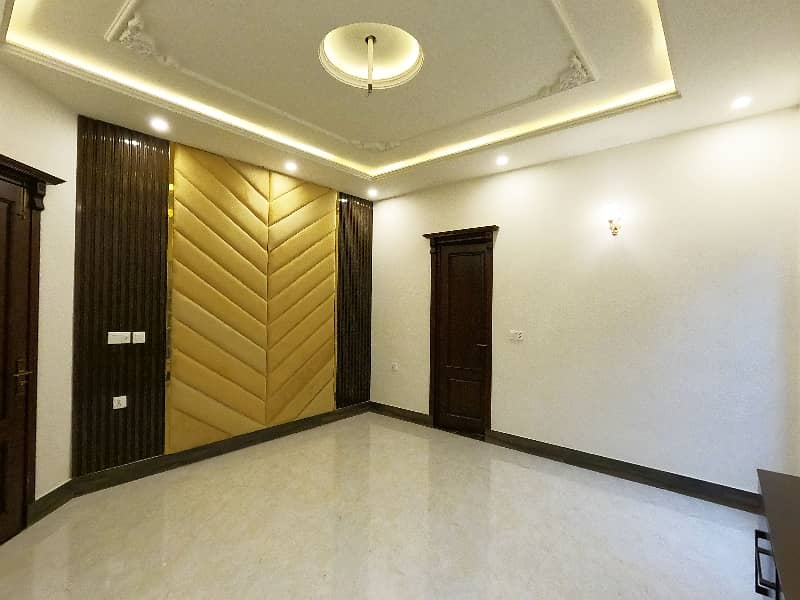 Johar Town Phase 1 - Block E1 House For Sale Sized 10 Marla 13