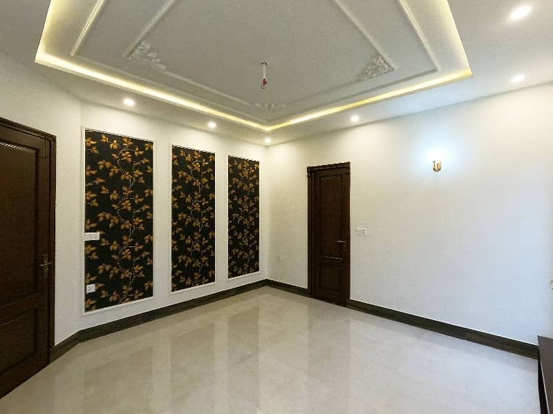 Johar Town Phase 1 - Block E1 House For Sale Sized 10 Marla 26