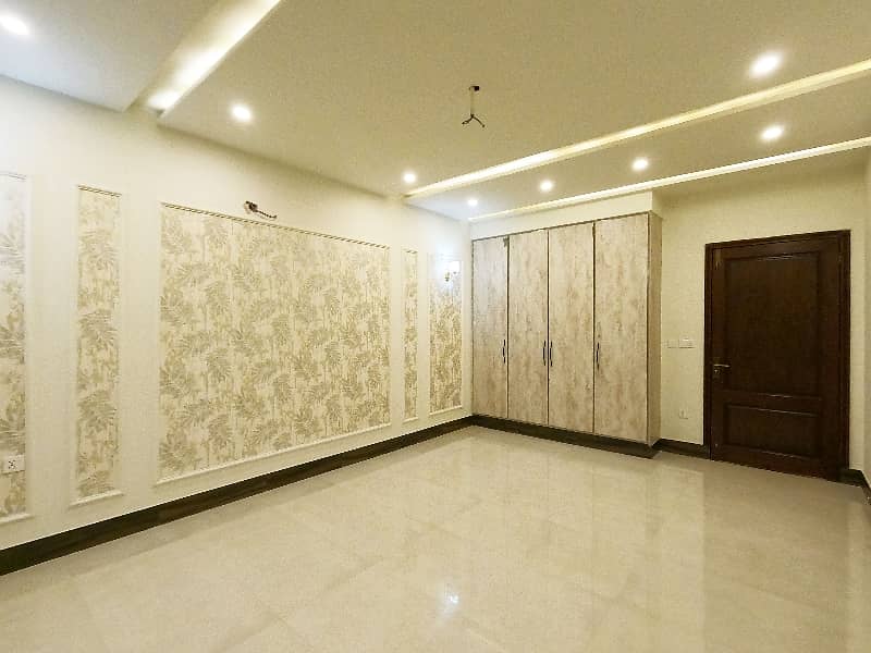 Johar Town Phase 1 - Block E1 House For Sale Sized 10 Marla 32