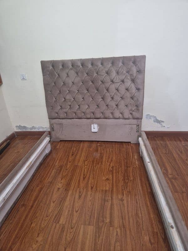 Two queen size  beds with side tables 4