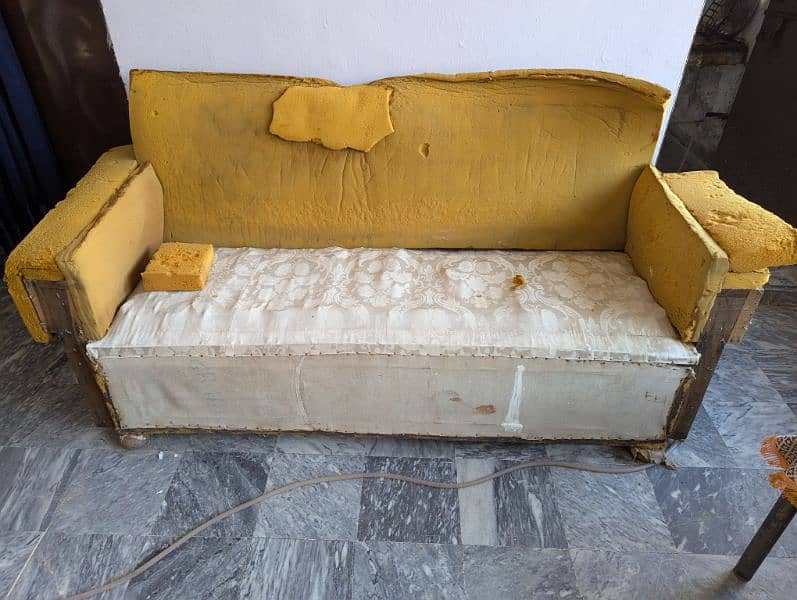 3 seater sofa fram good condition 0