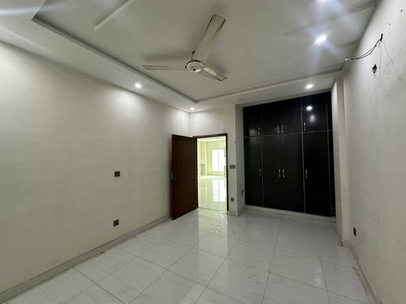 5 Marla Flat Available For Rent 4