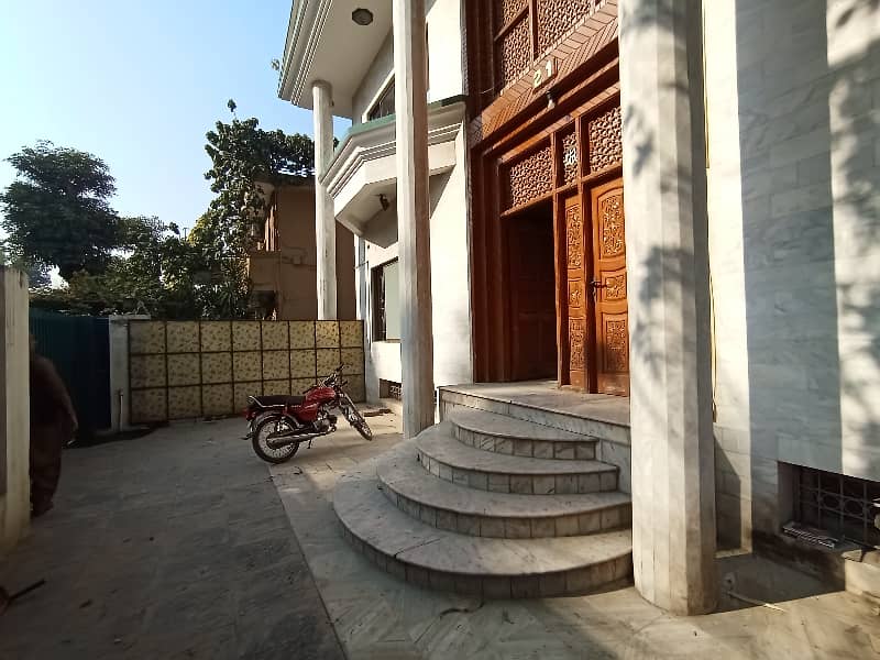 I-8. One Kanal Ground Portion Separate Gate Near Kachnar Park Ideal Location. office and family purpose 3