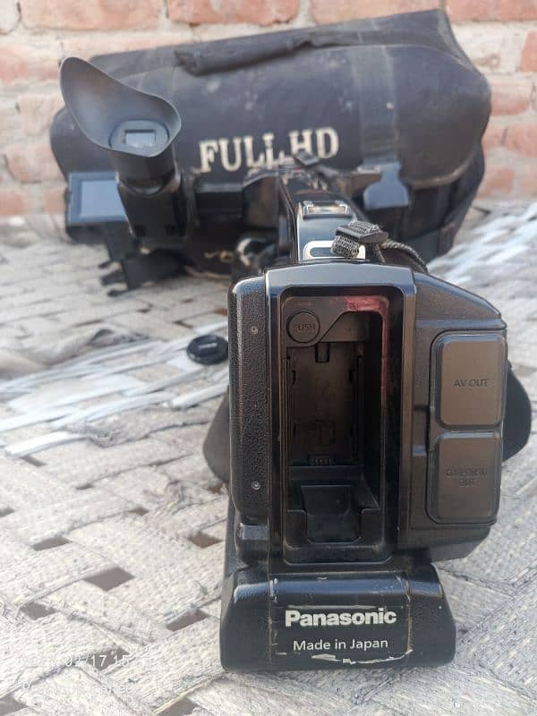 Panasonic HC-MDH2M AVCHD Camcorder 1