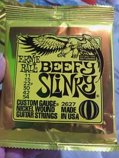 Electric guitar Ernie Ball Beefy Slinky strings