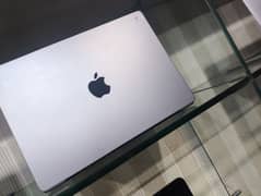 i7 i9 M1 M2 M3 Apple MacBook available