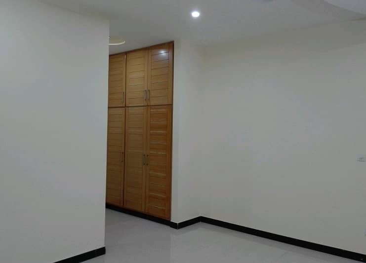 Get A 2450 Square Feet Upper Portion For rent In G-9/4 1