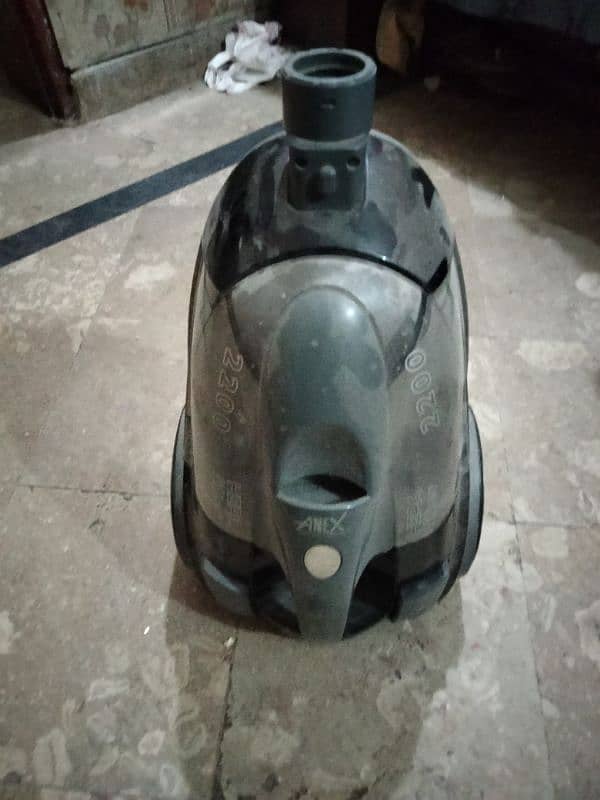 vacuum cleaner 1