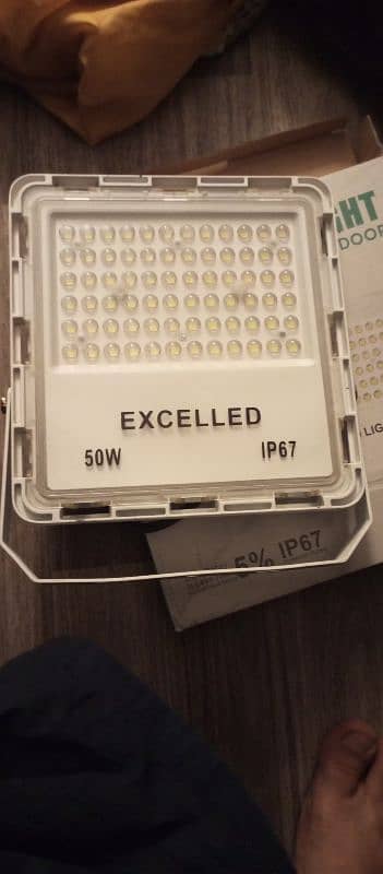 2 EXCELLED BRAND FOCUS LIGHTS COLOR WHITE 50W PRICE 0