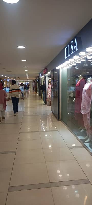 Shop Of 117 Square Feet Is Available For Sale In Tariq Road 14