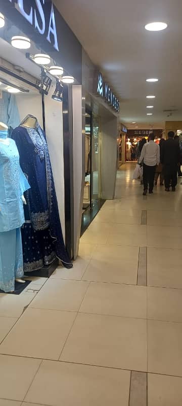 Shop Of 117 Square Feet Is Available For Sale In Tariq Road 15