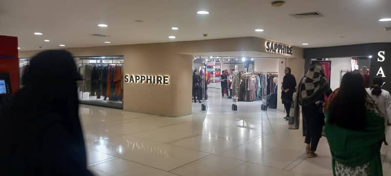 Shop Of 117 Square Feet Is Available For Sale In Tariq Road 25