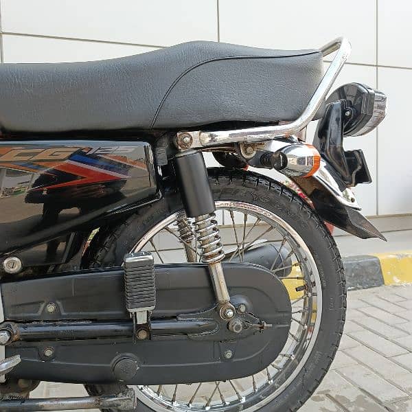 Honda CG 125 (2018) Black 6