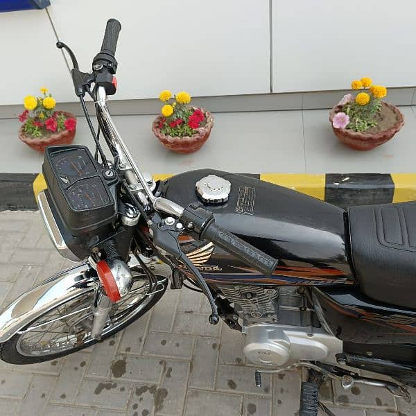 Honda CG 125 (2018) Black 9