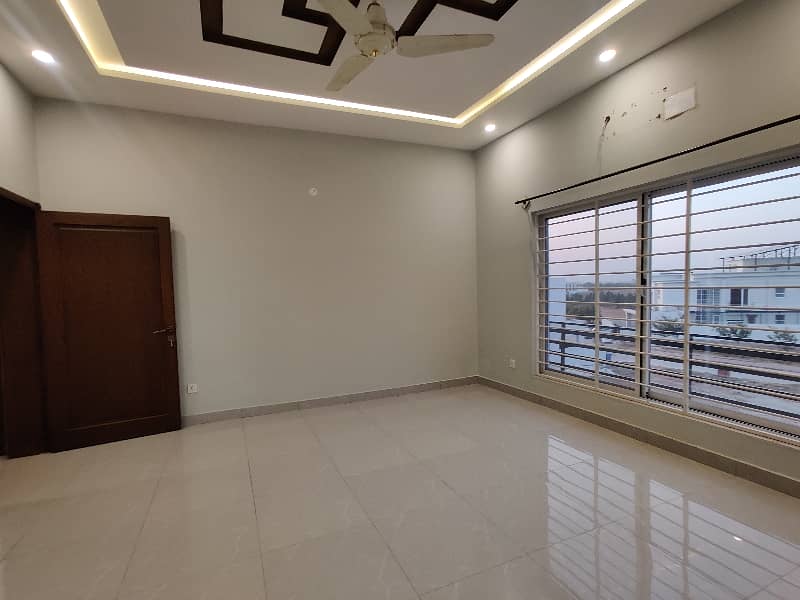 One Kanal Beautiful Upper Portion For Rent 12