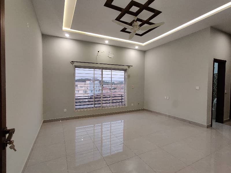 One Kanal Beautiful Upper Portion For Rent 16