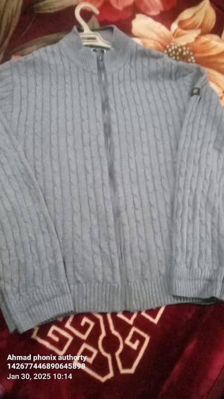 I m selling a grey sweater of UNIWORTH BRAND 4