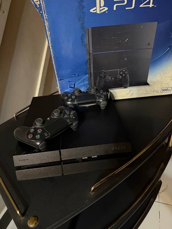 PS4 WITH 2 CONTROLLERS AND GAMES 1