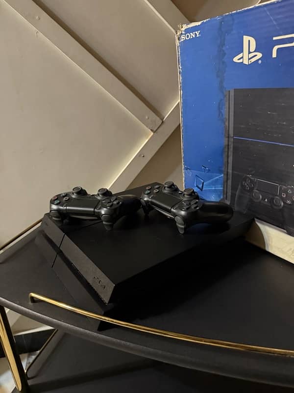 PS4 WITH 2 CONTROLLERS AND GAMES 2