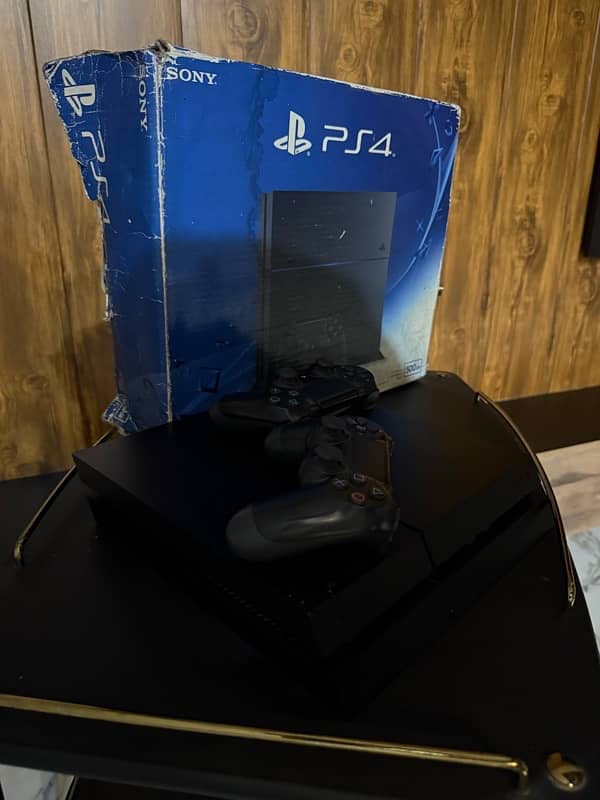 PS4 WITH 2 CONTROLLERS AND GAMES 3