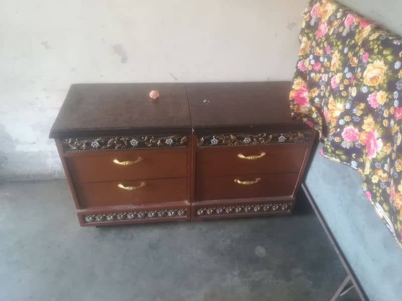 Bed Singha table do side table hai 03032647958 0