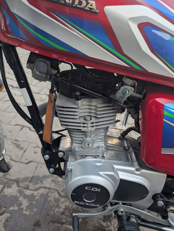 Honda 125 isb num 4