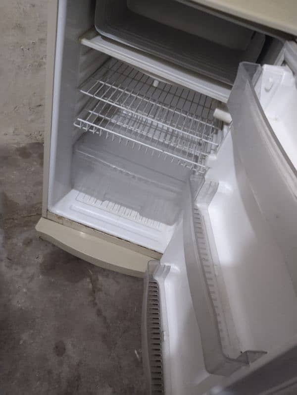 WAVES room size fridge (original company gas) 1