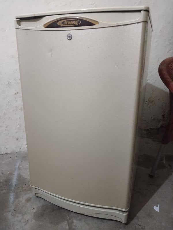 WAVES room size fridge (original company gas) 3