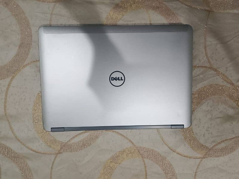 Dell ka laptop bilkul nayi condition main 0