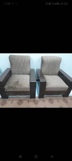 sofa set in good condition.