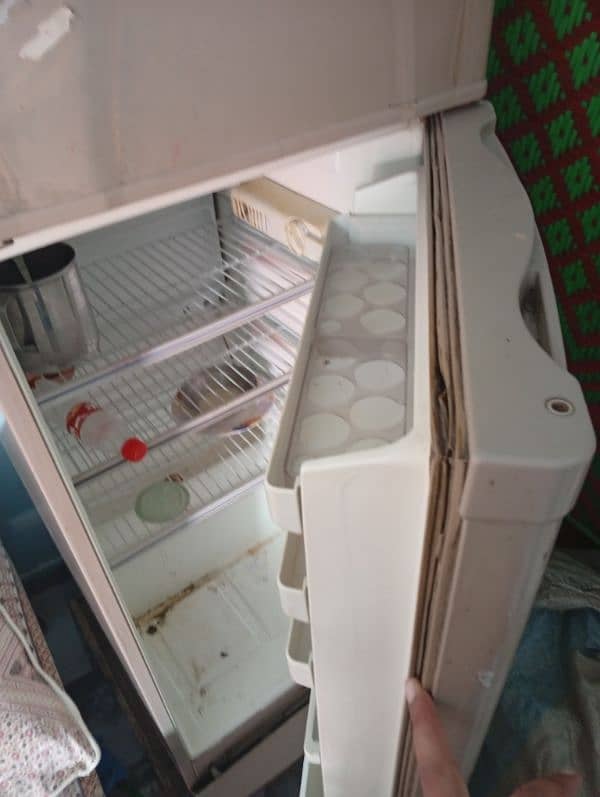 Dawlance Fridge full size with stabilizer 1