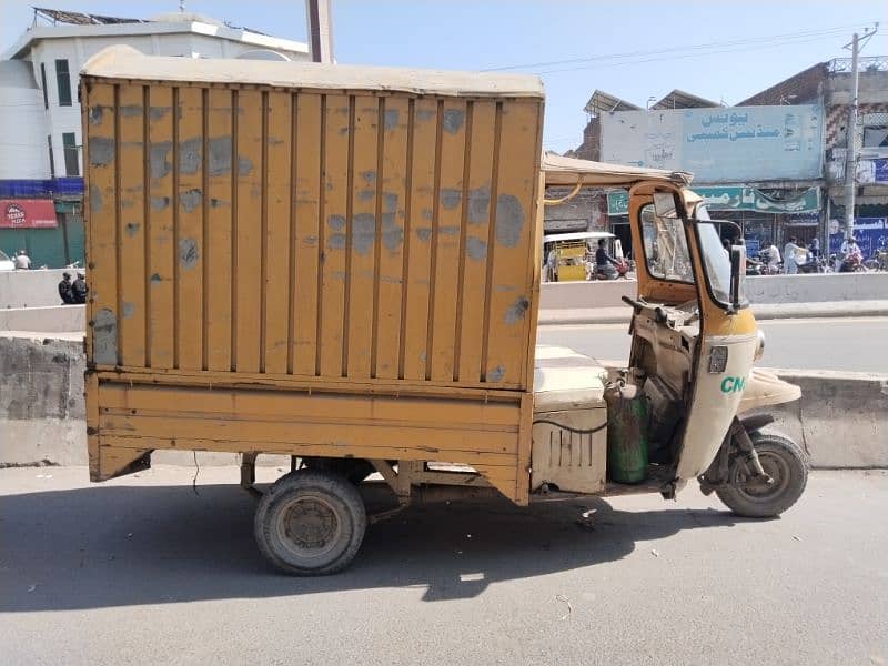 CNG RIKSHAW WITH PEAK UP HUD 1